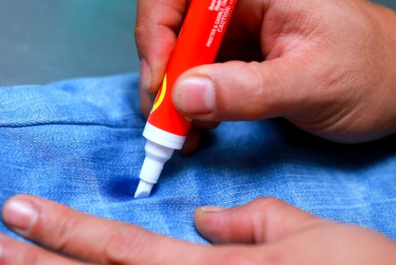 Деликатно убрать маркер с одежды поможет ремувер
