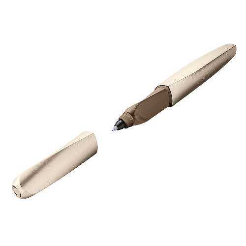Эргономичная форма ручки обеспечивает мягкое и комфортное письмо