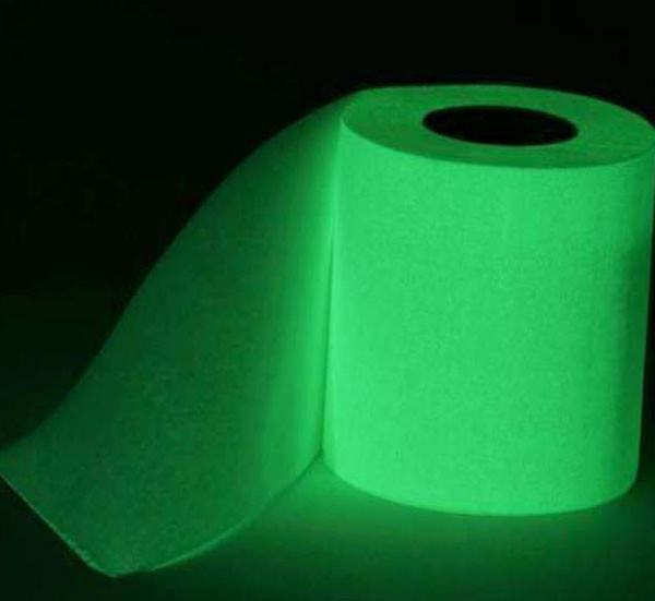 Светящийся в темноте рулон туалетной бумаги