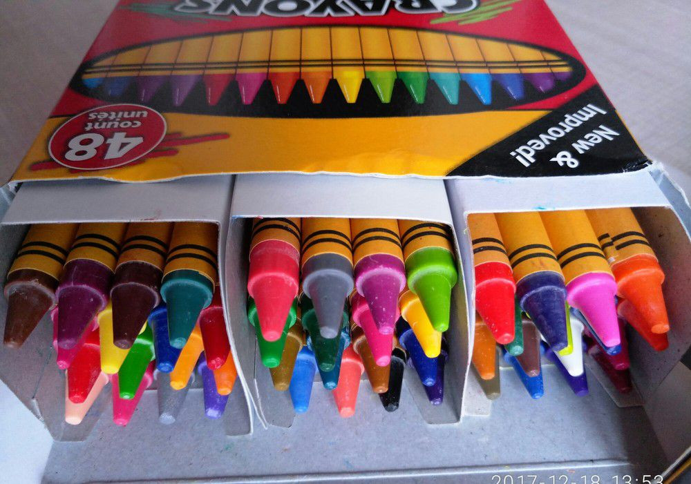 Восковые карандаши – любимый инструмент для рисования всех ребят